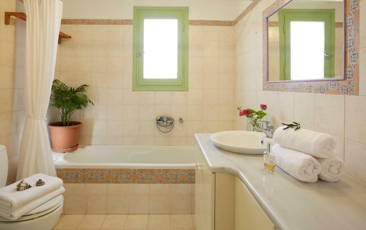 Flower And Crafts - The Eco Nature House Monolithos  Exterior photo